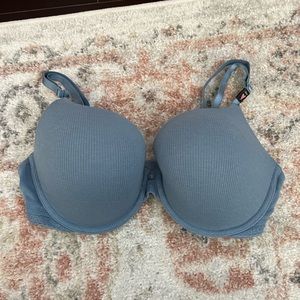 NWT VS Lightly Lined Demi Bra